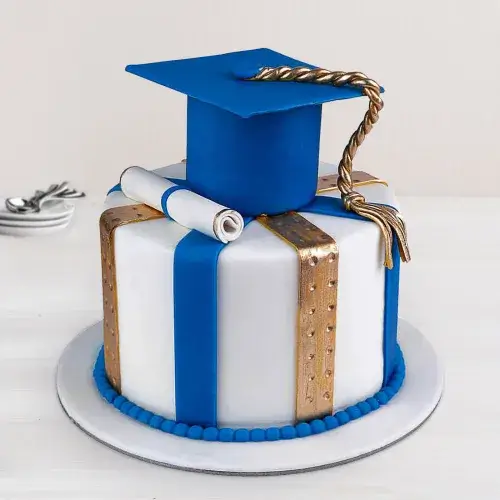 Graduation Fondant Cake (3.5 Kg)